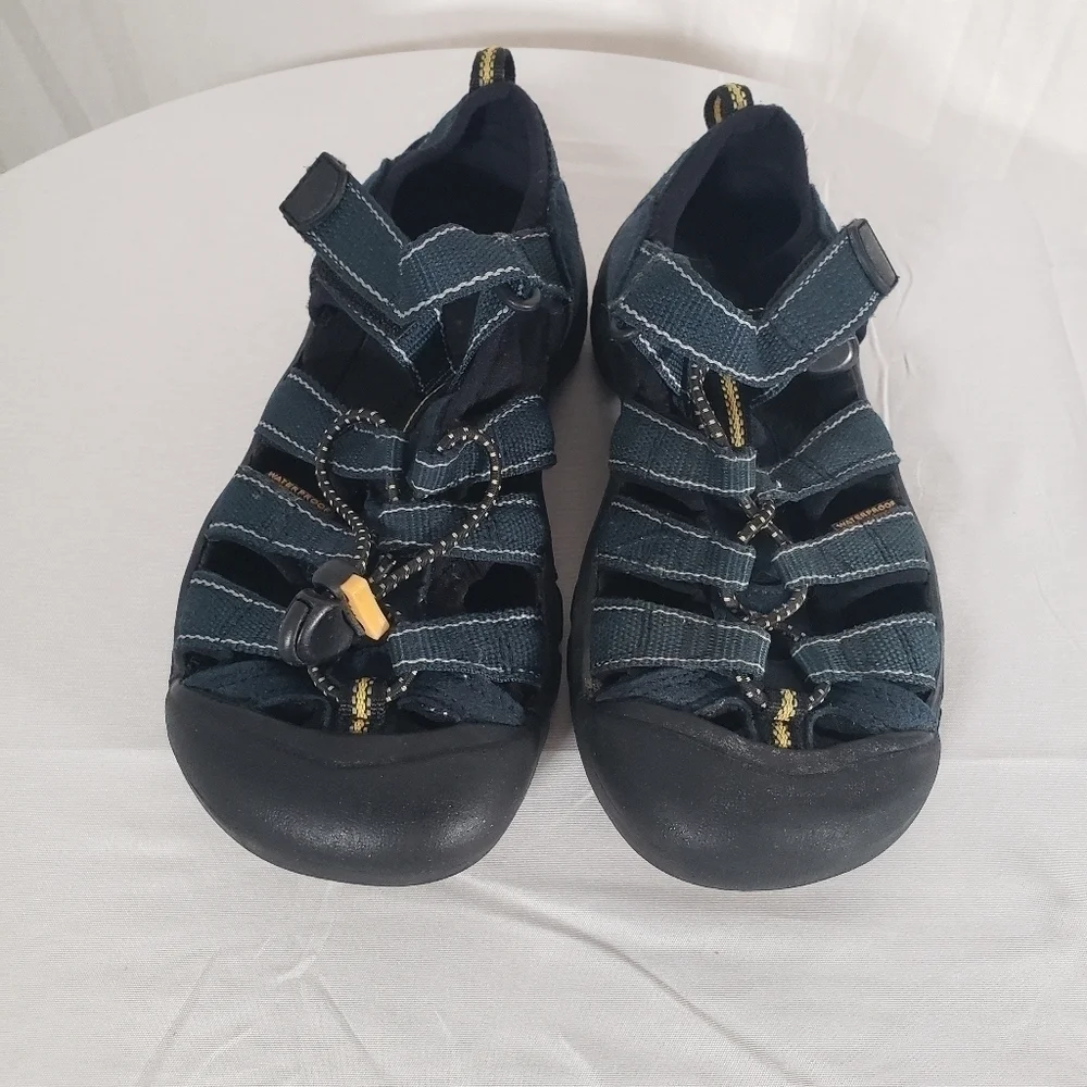 Keens Kids Dark Green Hiking Outdoor Sandals Sz 3